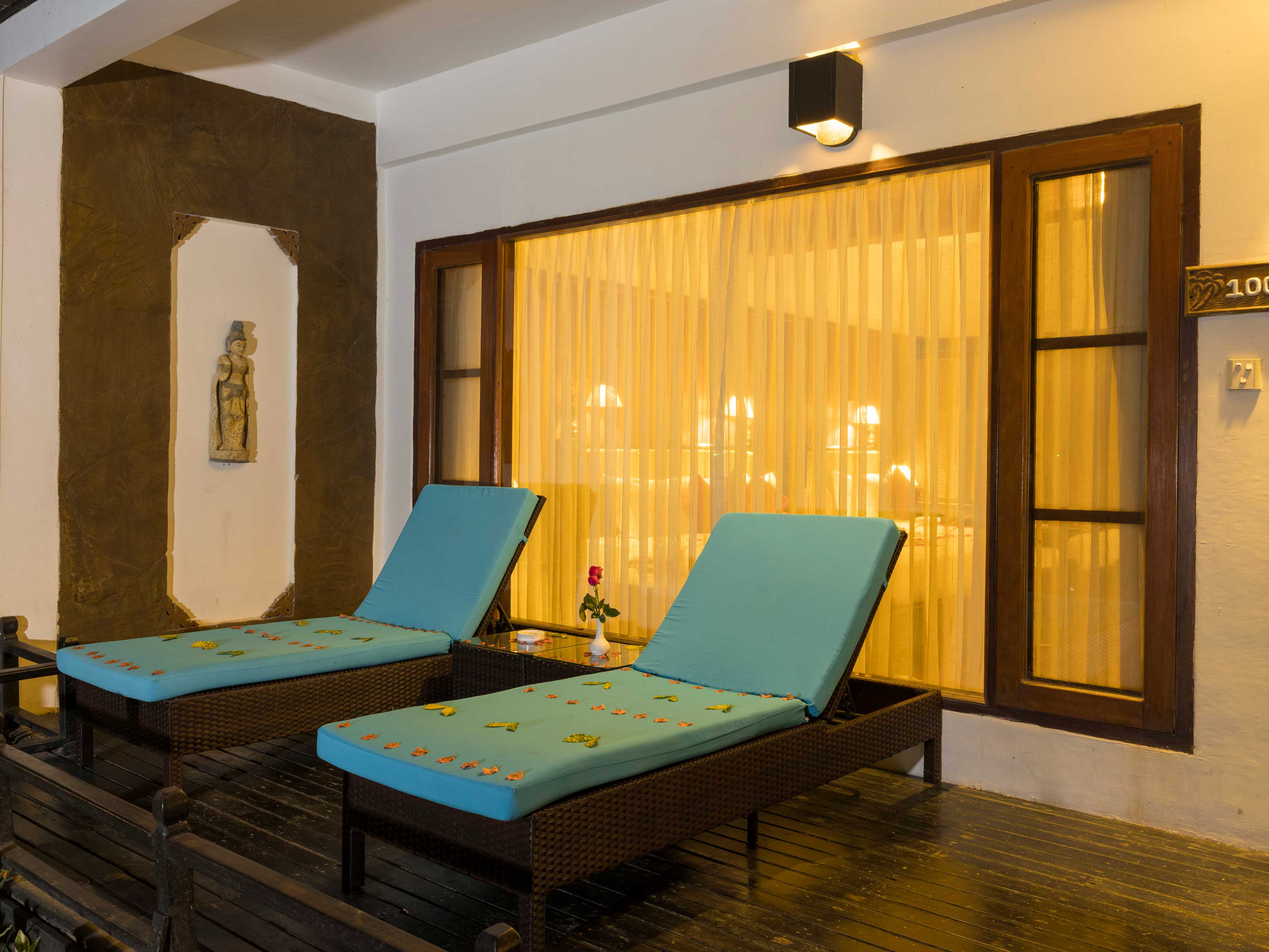 Thande Beach Front Deluxe